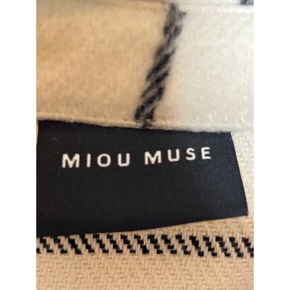 Miou Muse Medium Oversized Ivory with Black Grid Design Flannel Shacket - Picture 5 of 8